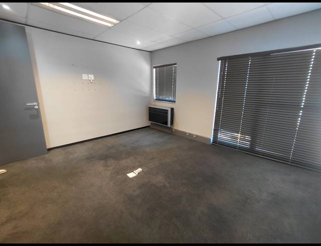 148M² OFFICE TO LET IN FOURWAYS GARDENS